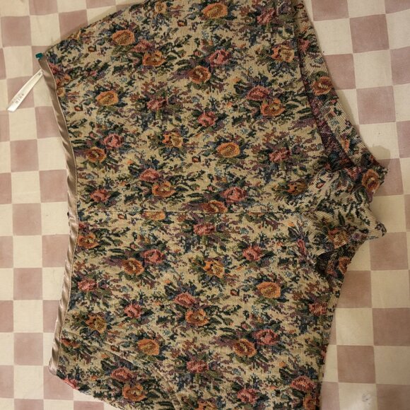 Vintage Floral Tapestry High Waisted Shorts - Picture 2 of 8
